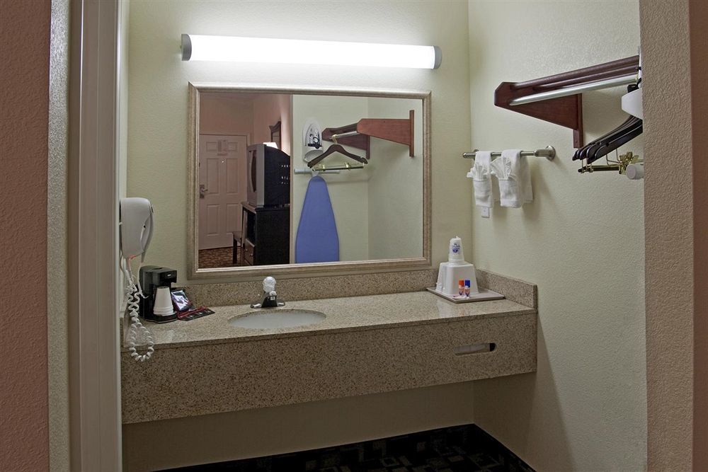 Americas Best Value Inn Byhalia Стая снимка
